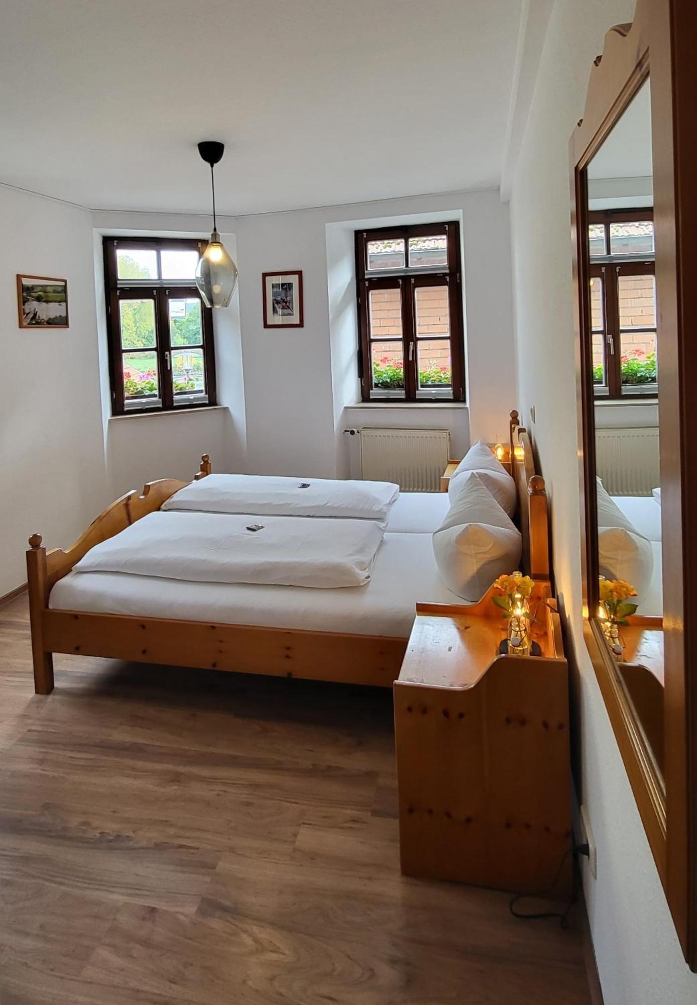 Gasthof Zum Schiff Obereisenheim Экстерьер фото